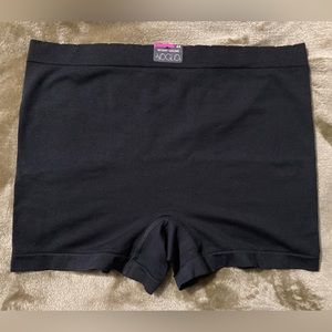 NWT ti VOGLIO Black Seamless Basic Boyshort